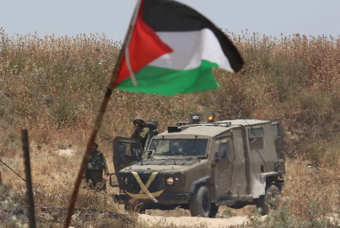 Pelanggaran, Pasukan Israel Turunkan Bendera Palestina dan Mengganti Bendera Israel